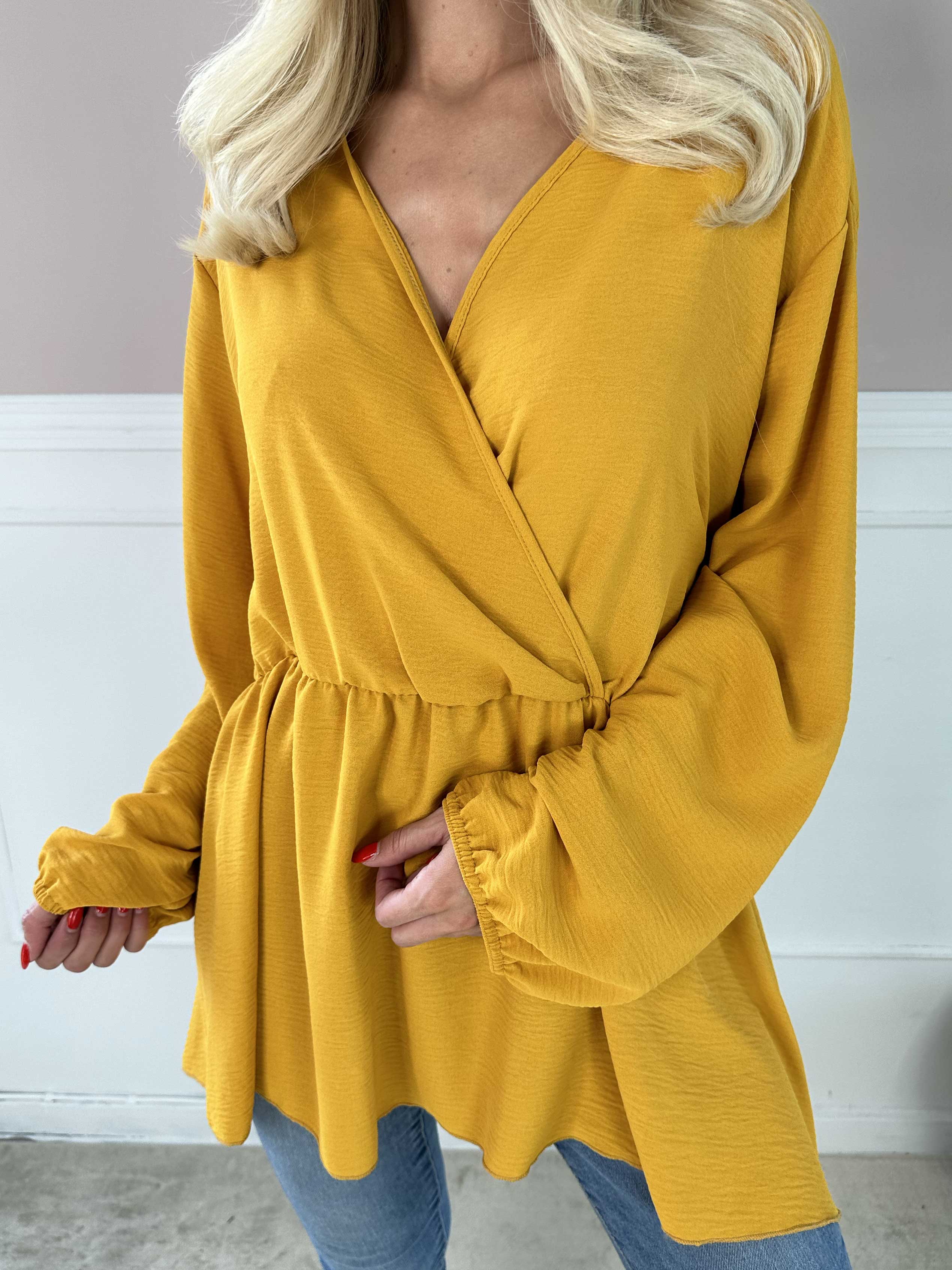 Hermina long sleeve - Söt blus med gummiband i midjan